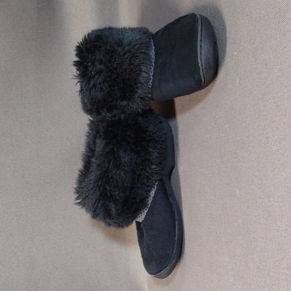 Isotoner faux fur slippers 6.5 - 7